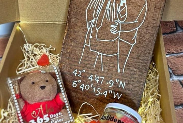 cuadro madera pareja san valentín personalizado